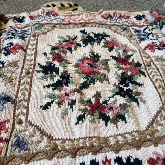 Crystal Kobe Vintage Floral Handmade Knit Sweater - Picture 3 of 5
